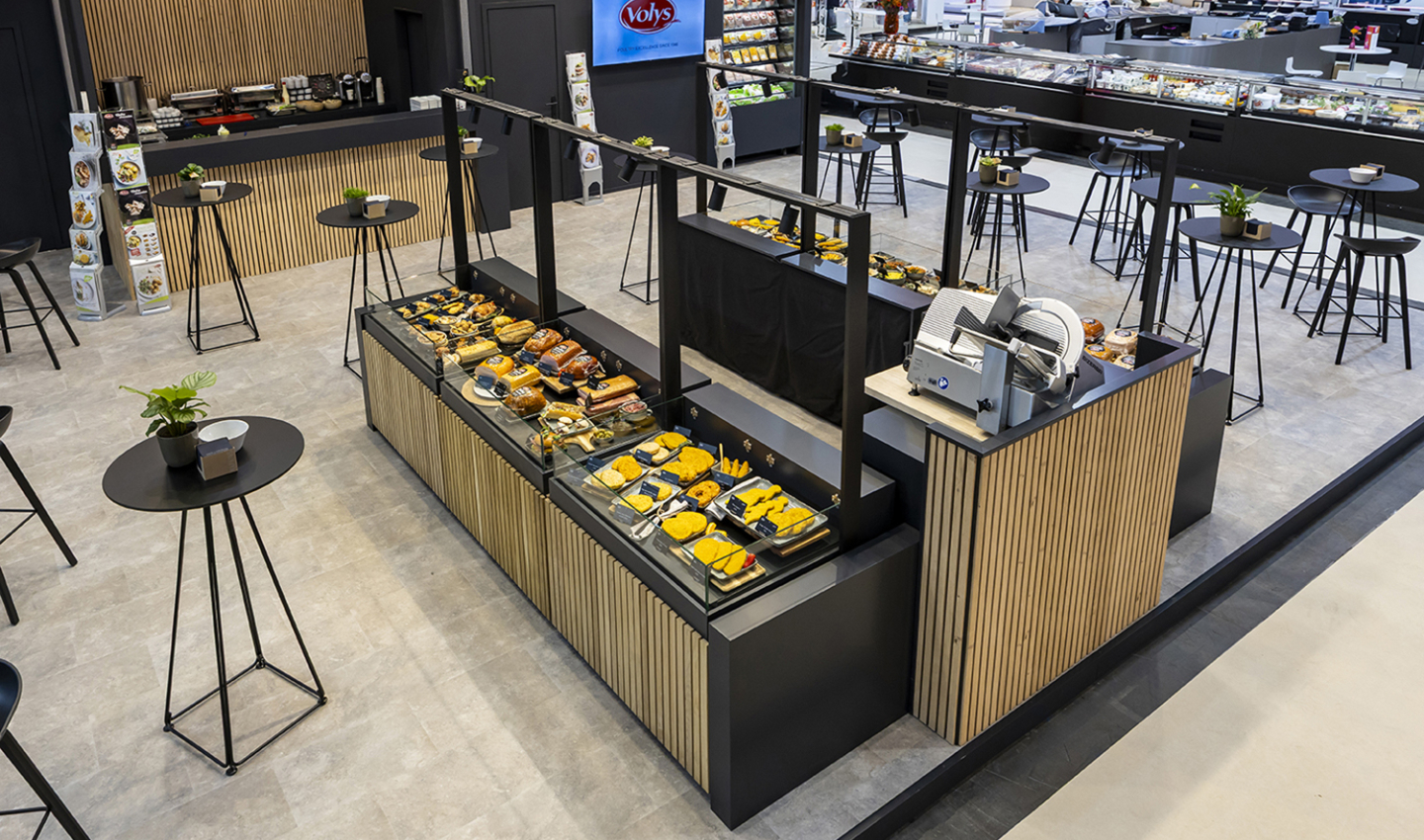 Mr. Cook, Volys - Tavola