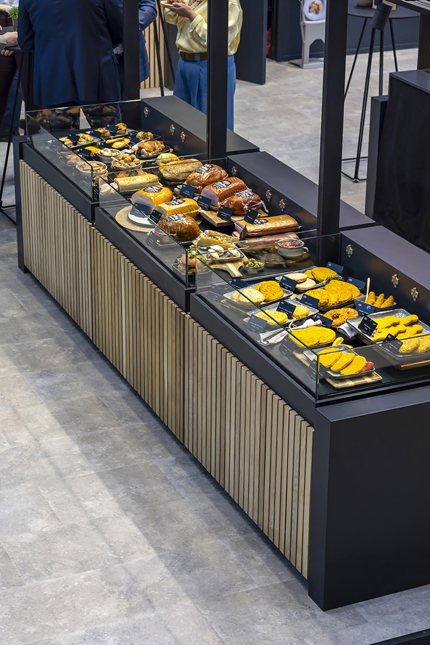 Mr. Cook, Volys - Tavola